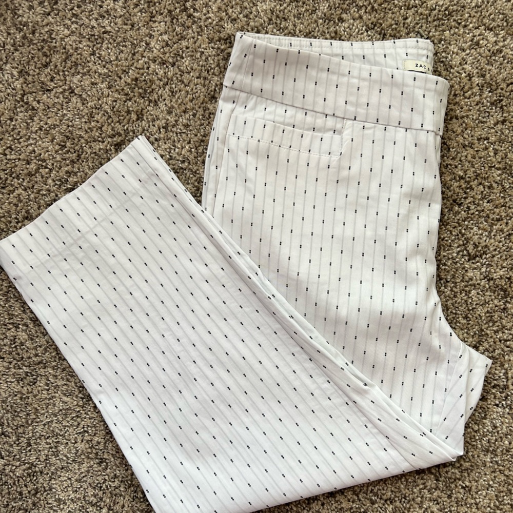 Crisp white and black cropped Zac & Rachel slacks. Size 10
